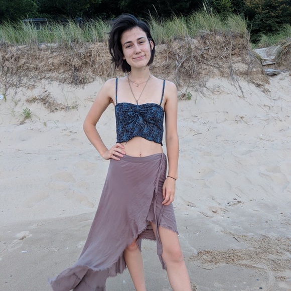 Meet your Posher, Lauren 🌞 - Picture 4 of 6